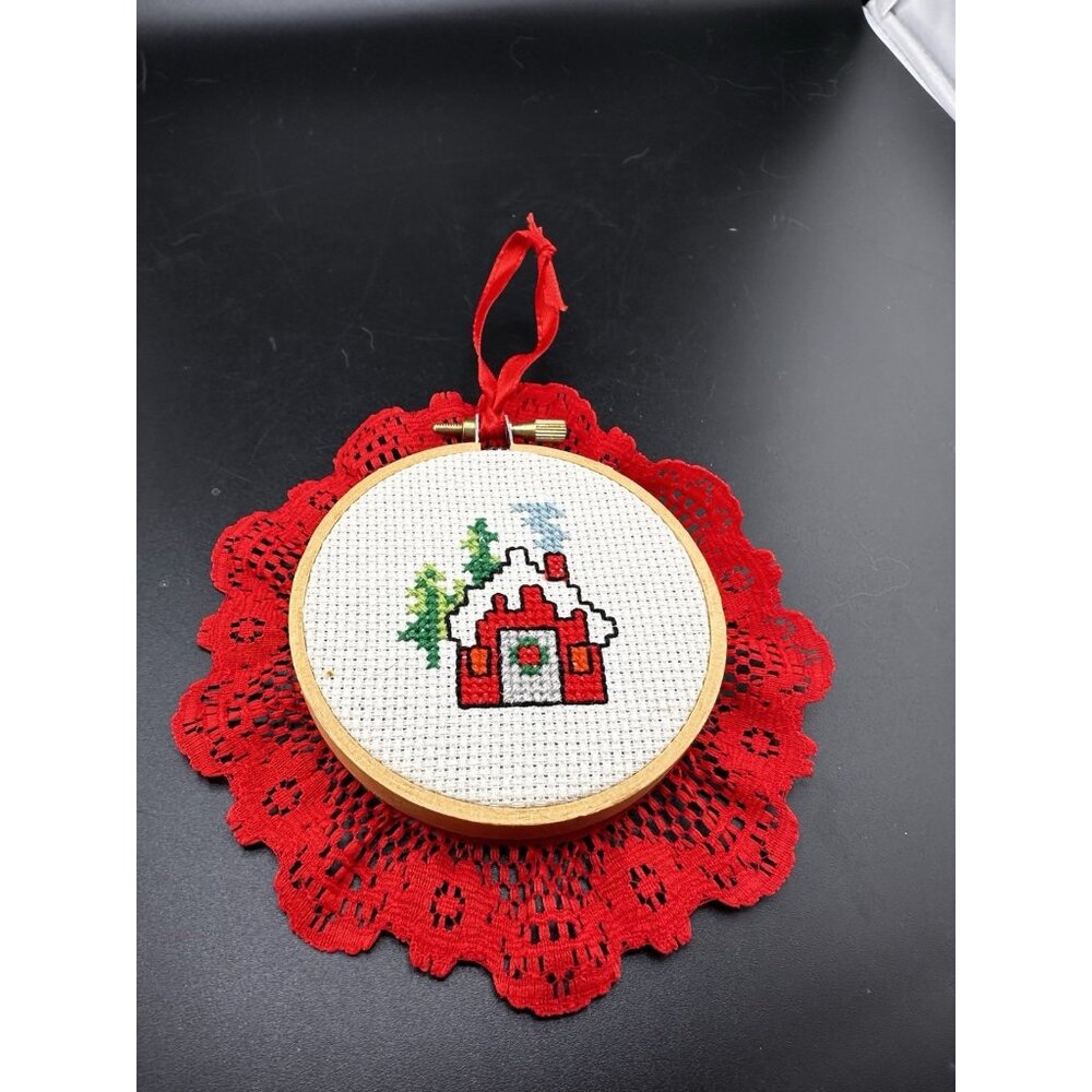 Completed Candle Xmas Cabin Stitch Embroidery‎ Christmas Ornament Hoop Red Lace